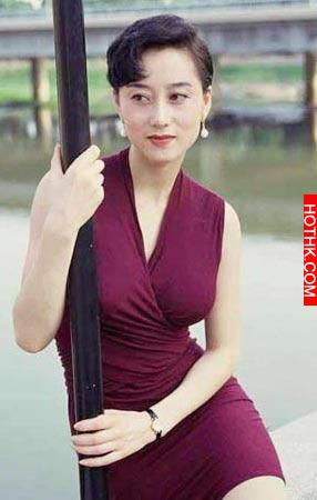 李連杰老婆「利智」今年已經53歲！看起來卻不到30歲！太驚人了！ ...