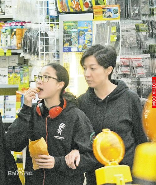 成龍反悔捐98億身家，一分都沒想過留給小龍女？這個原因令大家太失望了... ...