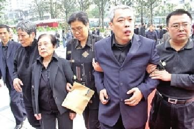 這些明星的孩子一生下來就有殘疾．．讓人看了心疼！