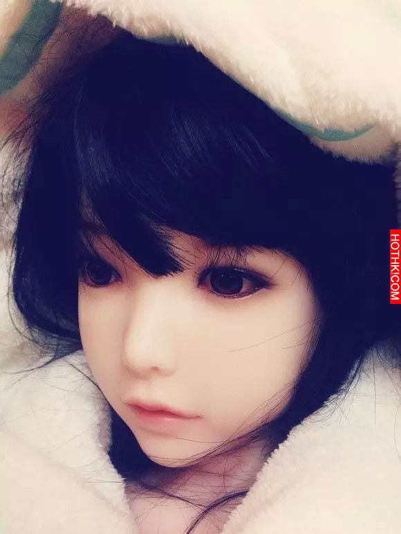 一個男人和他的“充氣娃娃女朋友”一起生活的故事.....太重口味了！真人活不下去啊... ...