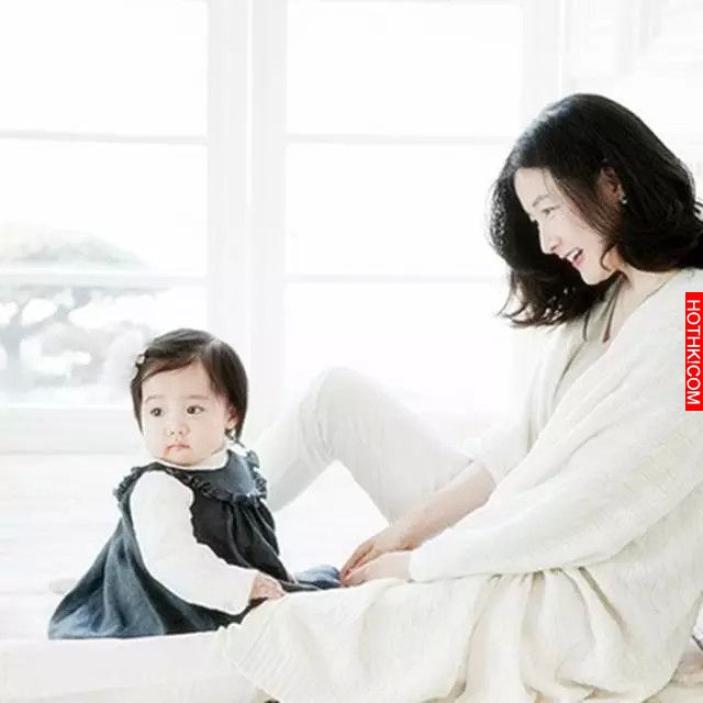 李英愛女神基因超強大！無論老公長怎樣，女兒照樣正翻全世界！太驚艷了！ ...