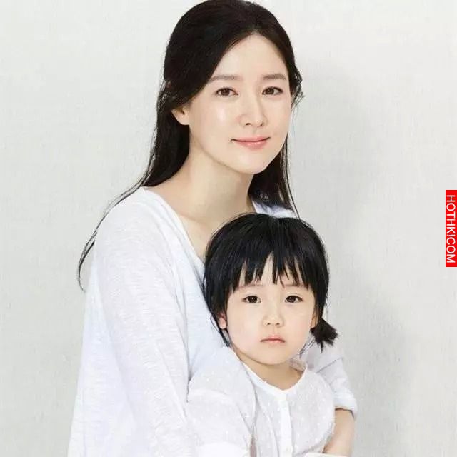 李英愛女神基因超強大！無論老公長怎樣，女兒照樣正翻全世界！太驚艷了！ ...