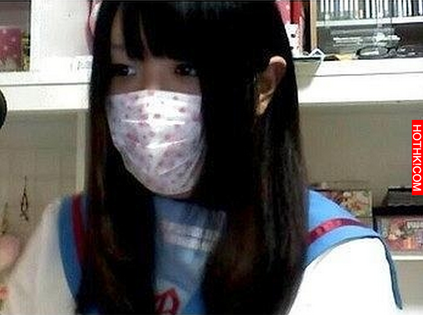 這個戴口罩的女孩吸引了好幾百萬人，當她把口罩拿下來......所有人都吐血吐慘了 ...