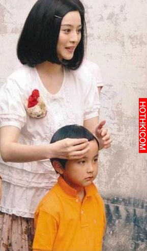 范冰冰14年前私生子曝光！原來他一直在她身邊...