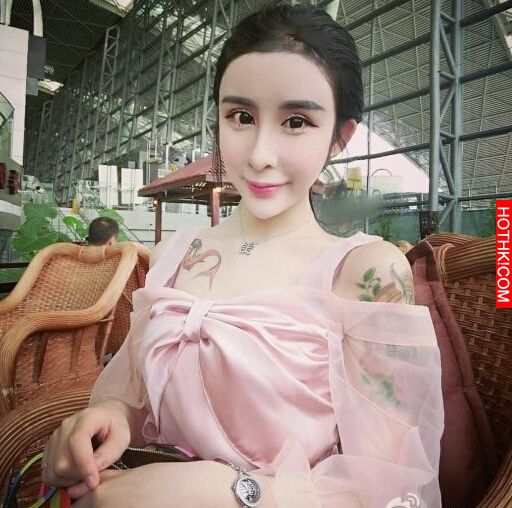 15歲少女為了愛情把自己整容的不成人形...網友嘆簡直是蛇妖...！ ...