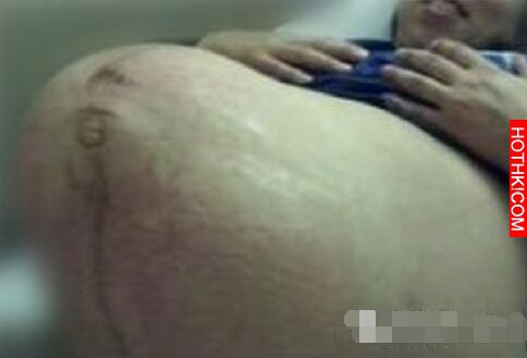 孕婦產檢被插隊，掀起肚皮抗議，沒想到肚裡的胎兒竟然...