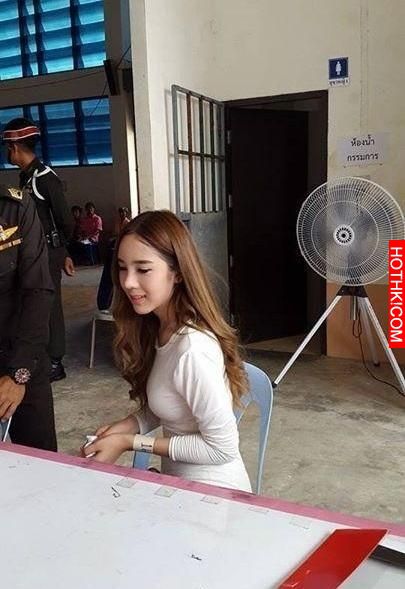 泰國兵役抽籤現場驚現絕美人妖！天阿。。「她」當兵誰受的了。。 ...