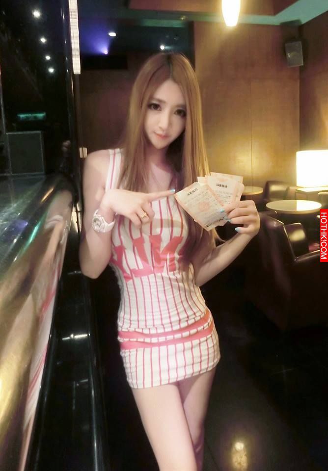 學校班級開家長會突然一位打扮像夜店的女神級女子闖進來...乾～她居然是... ...