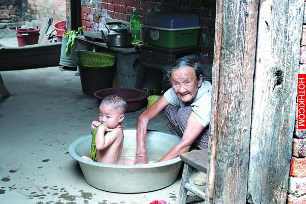 八個月大嬰兒沒了命，只因奶奶這樣幫他洗澡…才2分鐘呀…