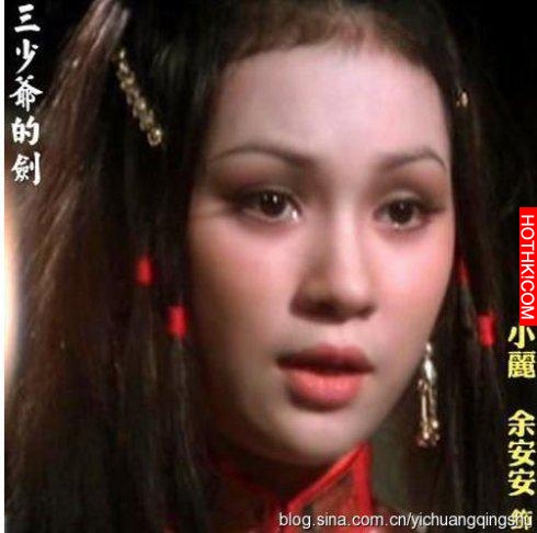 她是爾冬升的初戀，周潤發的前妻，被富商拋棄後成單親媽媽