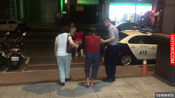 女大生深夜遇到一位80歲失智阿嬤孤伶伶站在路邊時，她竟只用了機車裡的一樣東西就成功 ...