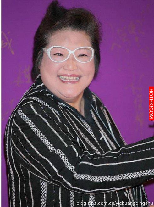 她身材堪比沈殿霞，周星馳電影中的黃金丑角，62歲或仍是處女