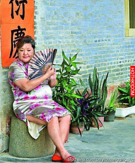 她身材堪比沈殿霞，周星馳電影中的黃金丑角，62歲或仍是處女