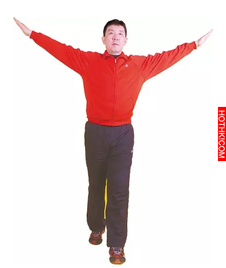 50歲的人照著這樣走10分鐘，結果奇蹟發生了~肚子平了，血壓也降了，簡直是回春的特效 ...
