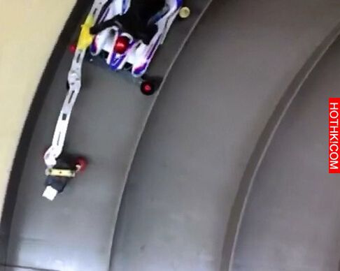 這台四驅車裝上了「自拍神器」以後，看到的畫面讓許多人都震撼了！ ...