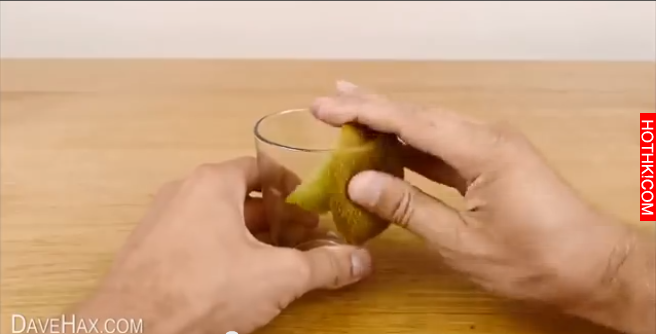 切「奇異果」的方法大家都會，但這招卻一直沒有人學！才短短幾秒鐘就搞定，連我媽都看 ...