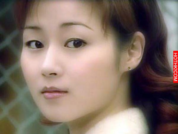 她是香港第一美腿王！甄子丹為了她第一次離婚...還將騷擾她的流氓打得頭破血流！她就 ...