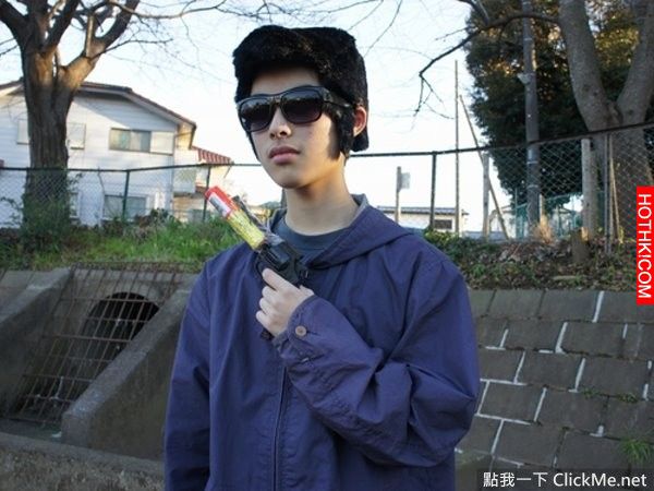 胸前的墜飾能不能擋下發射的子彈呢？他賭上了生命...下場卻讓人好難過！ ...