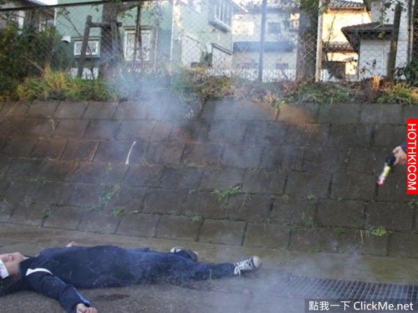 胸前的墜飾能不能擋下發射的子彈呢？他賭上了生命...下場卻讓人好難過！ ...