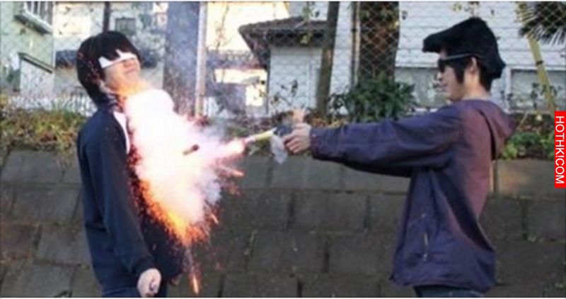 胸前的墜飾能不能擋下發射的子彈呢？他賭上了生命...下場卻讓人好難過！ ...
