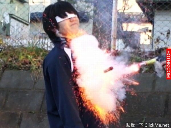 胸前的墜飾能不能擋下發射的子彈呢？他賭上了生命...下場卻讓人好難過！ ...