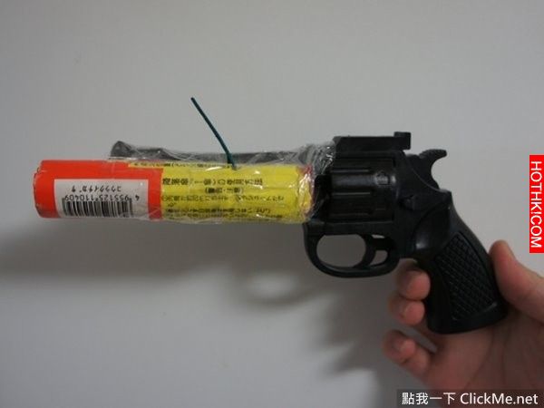 胸前的墜飾能不能擋下發射的子彈呢？他賭上了生命...下場卻讓人好難過！ ...