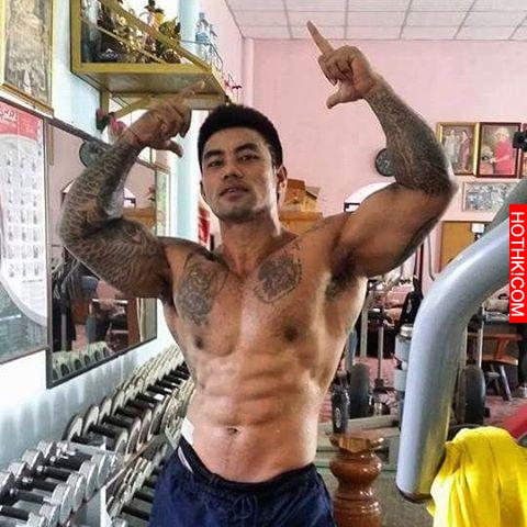 看到這位肌肉男的下半身，我徹底驚呆了！