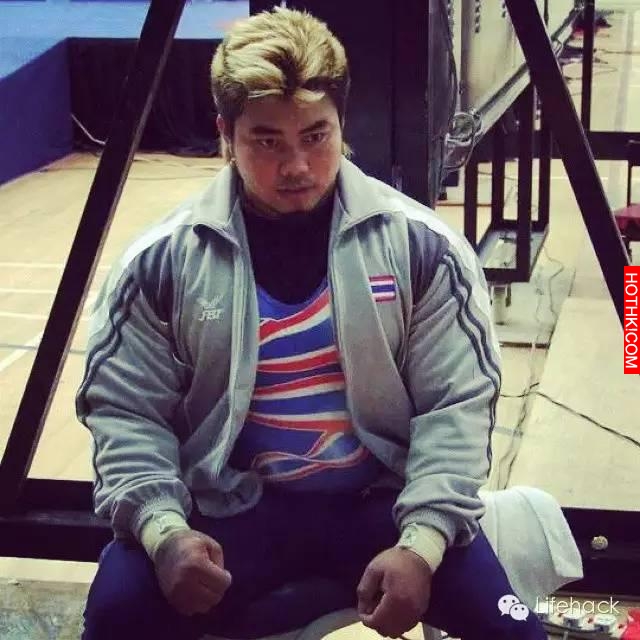 看到這位肌肉男的下半身，我徹底驚呆了！