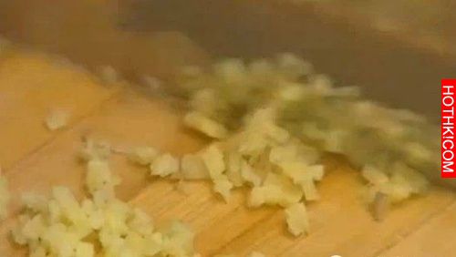 女友便祕跟「腸胃科醫生」男友訴苦，想不到醫生男友竟然叫女友做「這種事」...這太過 ...