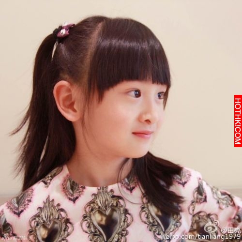 天啊！『爸爸去哪兒』裡的森碟Cindy田雨橙長大了！遊艇上與媽媽一起大秀美腿！完全是 ...