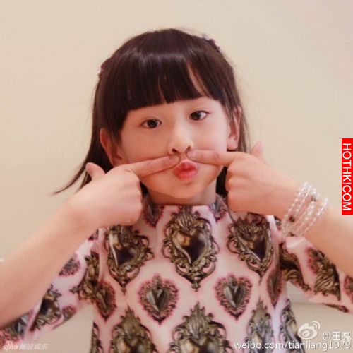 天啊！『爸爸去哪兒』裡的森碟Cindy田雨橙長大了！遊艇上與媽媽一起大秀美腿！完全是 ...