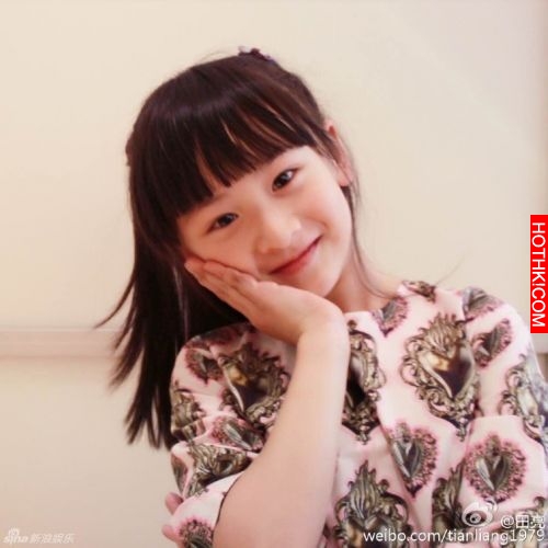 天啊！『爸爸去哪兒』裡的森碟Cindy田雨橙長大了！遊艇上與媽媽一起大秀美腿！完全是 ...