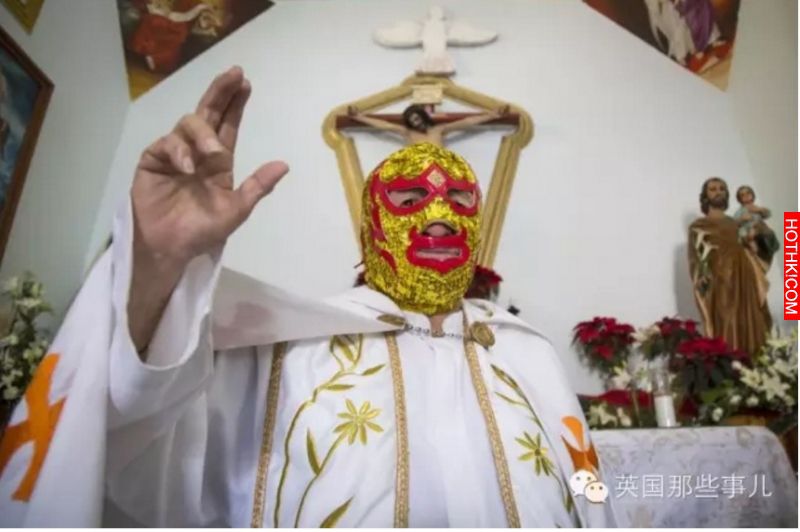 他晚上都會戴上面具走上摔跤場！但到白天了他「脫下面具」的驚人身分讓全世界都震撼了 ...