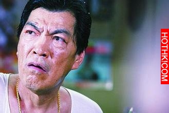 他和周星馳師出同門，和張家輝、劉德華是生死好友，雖凶狠但善良
