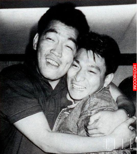 他和周星馳師出同門,和張家輝、劉德華是生死好友,雖凶狠但善良 他和周星馳師出同門,和張家輝、劉德華是生死好友,雖凶狠但善良
