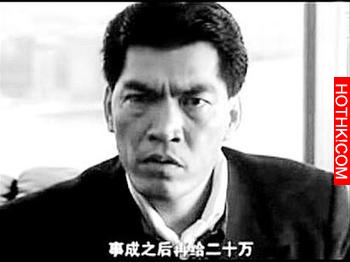 他和周星馳師出同門，和張家輝、劉德華是生死好友，雖凶狠但善良