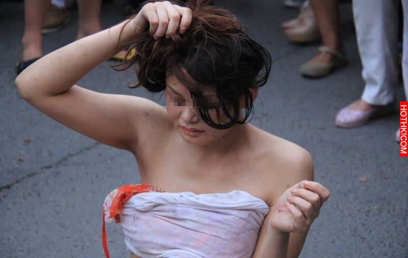 女子要分手，男友當街怒罵：「你的內衣是我買的脫下就讓你走」，沒想到最後的場面把眾 ...