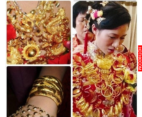 超誇張！中國土豪女兒結婚嫁妝五公斤金飾連身掛，亮點在最後一張！ ... ...