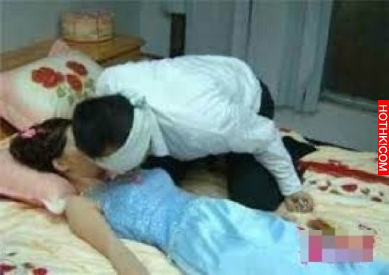 洞房夜，新郎跟妻子說：你什麼地方都可以碰，就是不能碰這個....知道真相後所有人都哭 ...