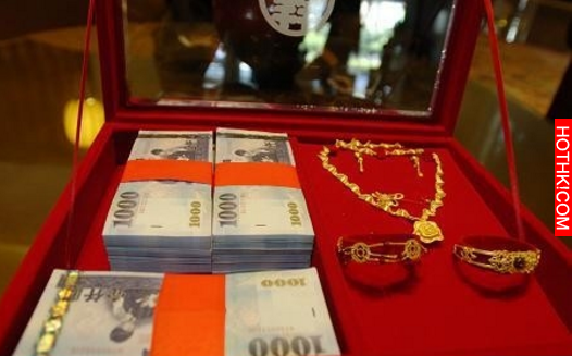 岳父拿出一張超厚聘金照，淡淡的說了一句「跟他一樣就好」沒想到結局超展開！ ...