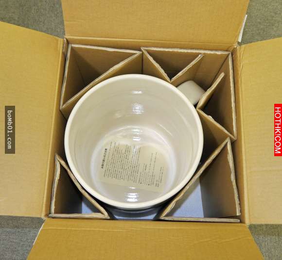 日本網友挑戰用「超巨型馬克杯」到星巴克買咖啡，最後證明店員真的太專業了！ ...
