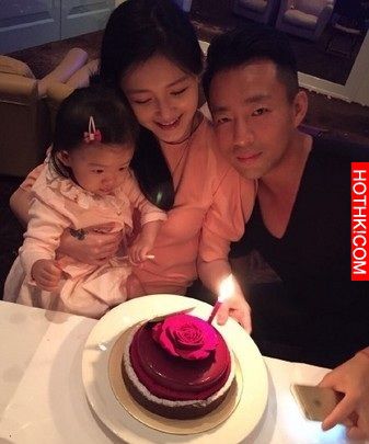 大S首曝光孕照！全家福亮點竟然是大Ｓ的臉，連小Ｓ都嚇壞：這下巴也太尖了吧 ...