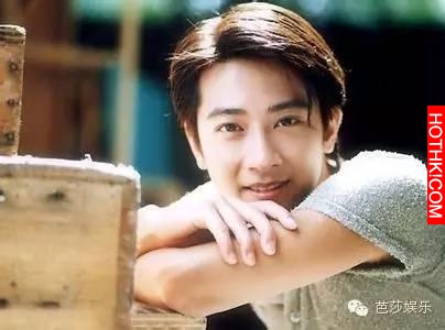 曾風靡萬千少女，卻用6年守護一人，一代男神孫耀威過得如此低調卻幸福！
