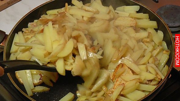 怎麼炒麵、炒飯、炒馬鈴薯不粘鍋？只要加上一點點.....就搞定！可惜很多人就是少了這 ...