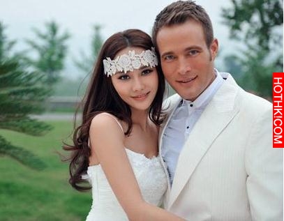 她是北京小妞，苦情女王，頭婚兩年睡不到五次，再婚嫁外國猛男