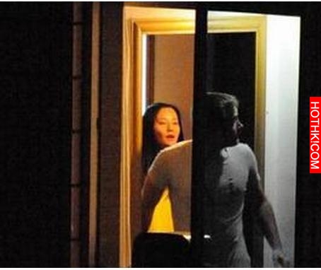 她是北京小妞，苦情女王，頭婚兩年睡不到五次，再婚嫁外國猛男
