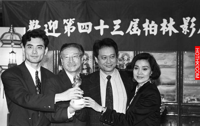 他曾是空少，32歲出道，顏值爆表演技精湛，年過半百卻孤家寡人