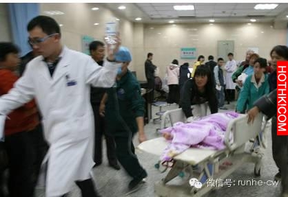 3歲女童被裹著大衣送醫，打開衣服後醫生被眼前一幕震驚了！