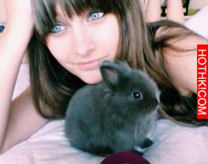 邁克傑克遜的女兒已經17歲，現在的模樣看一眼就有戀愛的感覺！