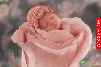 1歲女嬰尿不濕常有血跡以為早熟，沒想到真相讓媽媽差點暈倒！
